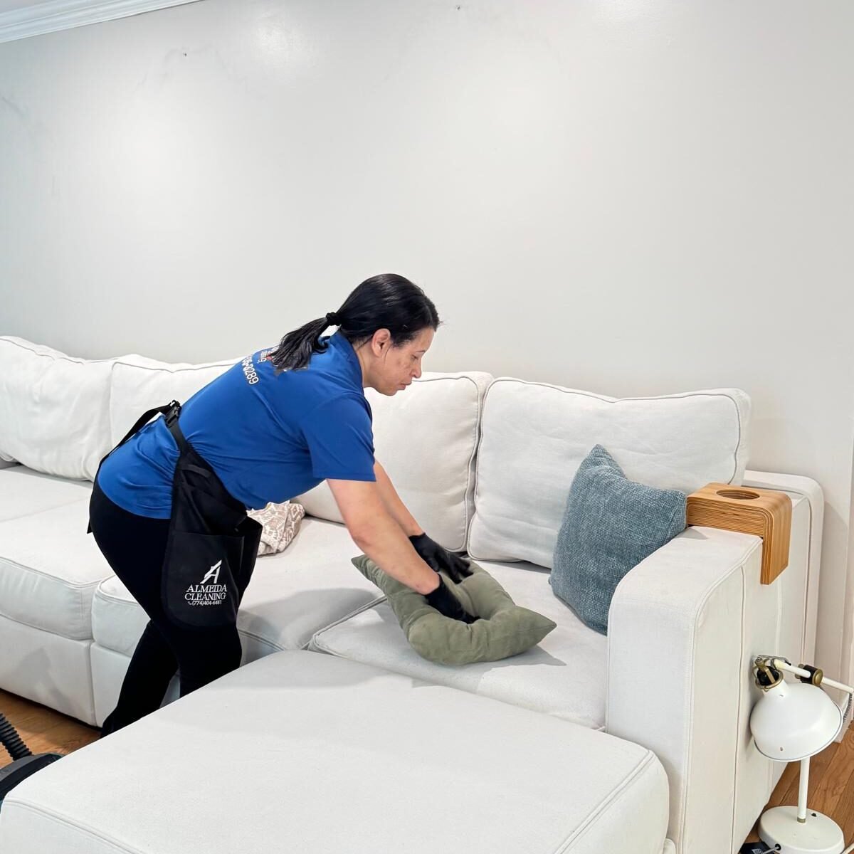 Almeida Cleaning expert during a Airbnb Cleaning service