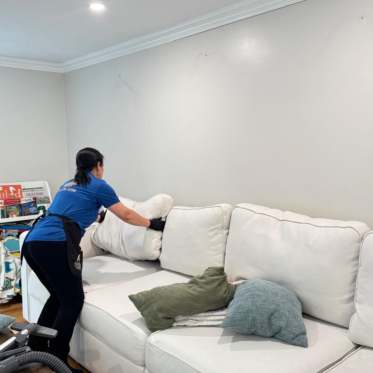 Almeida Cleaning expert ensuring a detailed-oriented service